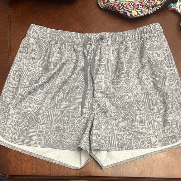 Huk Pants - Huk Women's Gray Patterned Athletic Shorts